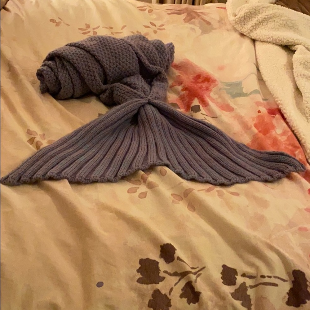 Purple and blue mermaid tail blanket
